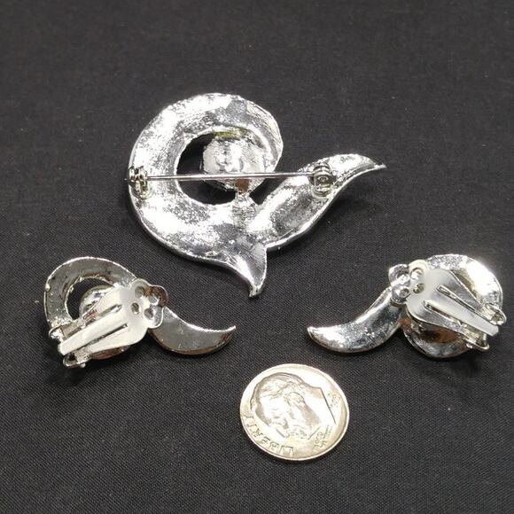 Mid Century Faux Pearl Clear Pave Rhinestone Jewelry Set: Brooch & Clip Earrings - Picture 7 of 8